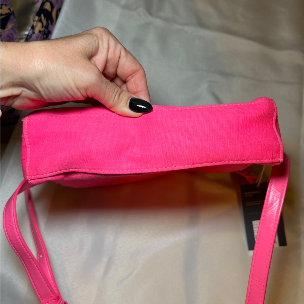 Universal Thread NWT Vibrant Pink Crossbody Bag - Picture 7 of 9